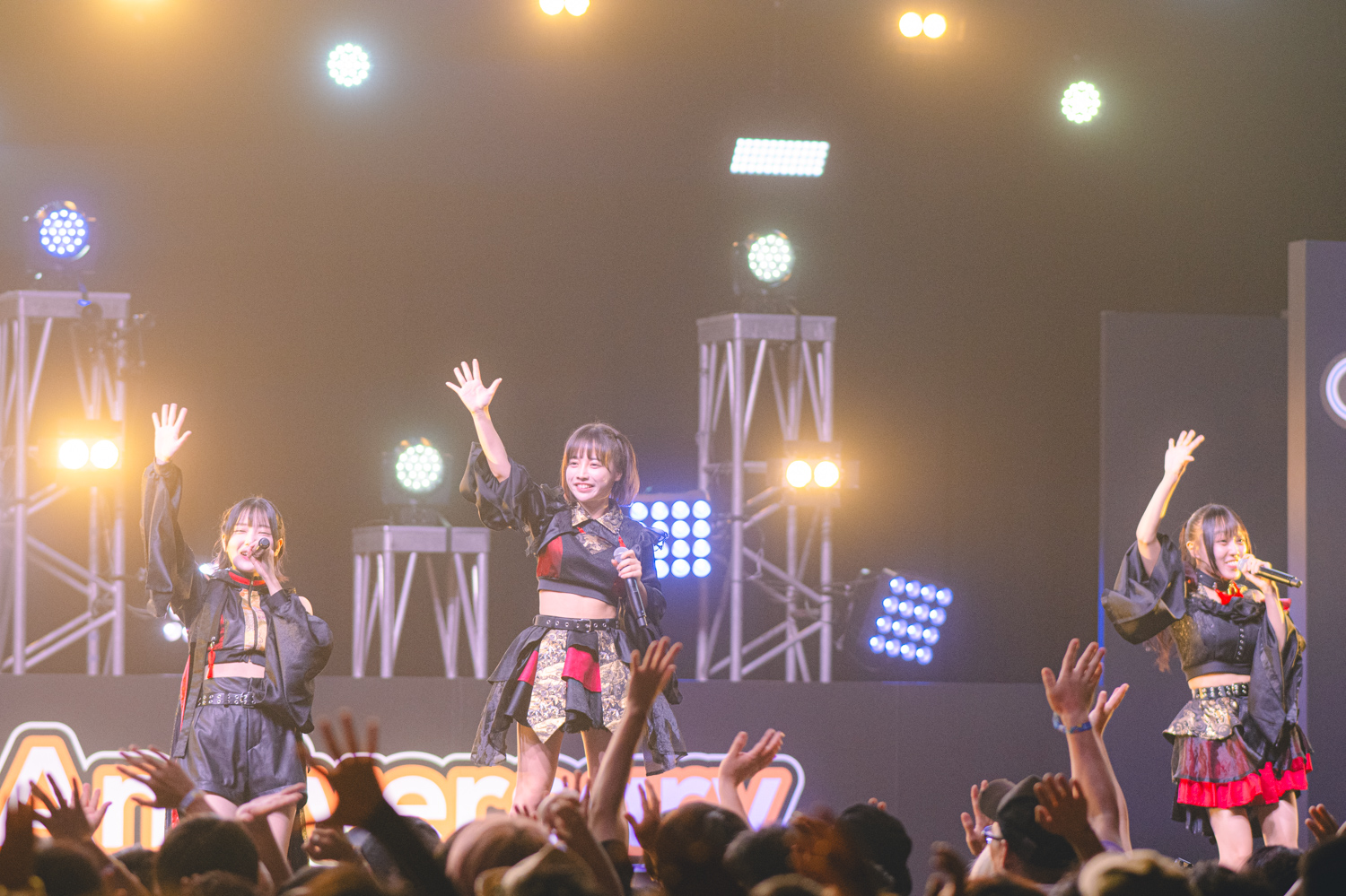 INUWASI「最高の時間にしよう！」煽りと熱量でMC無しのノンストップステージ＜TIF2025ライブレポート＞